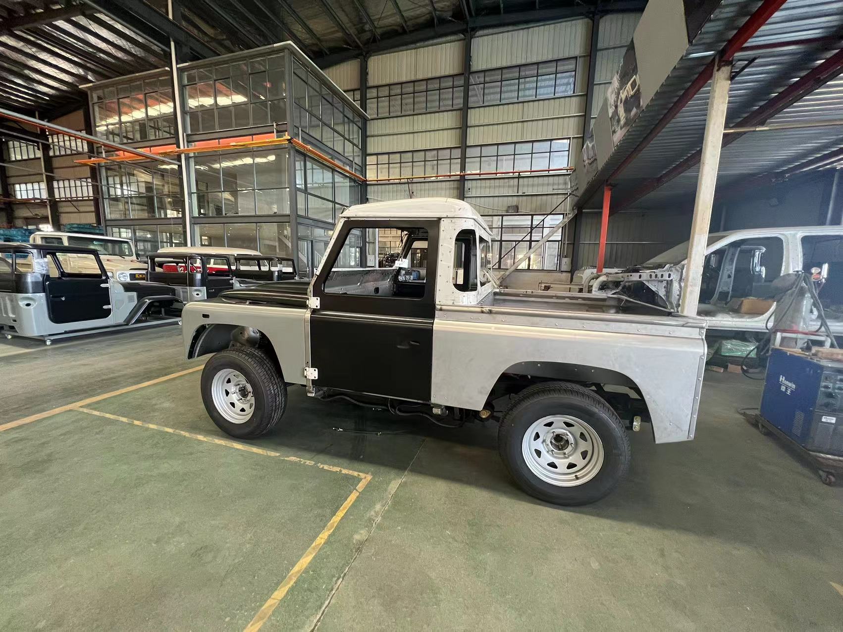 LAND ROVER DEFENDER